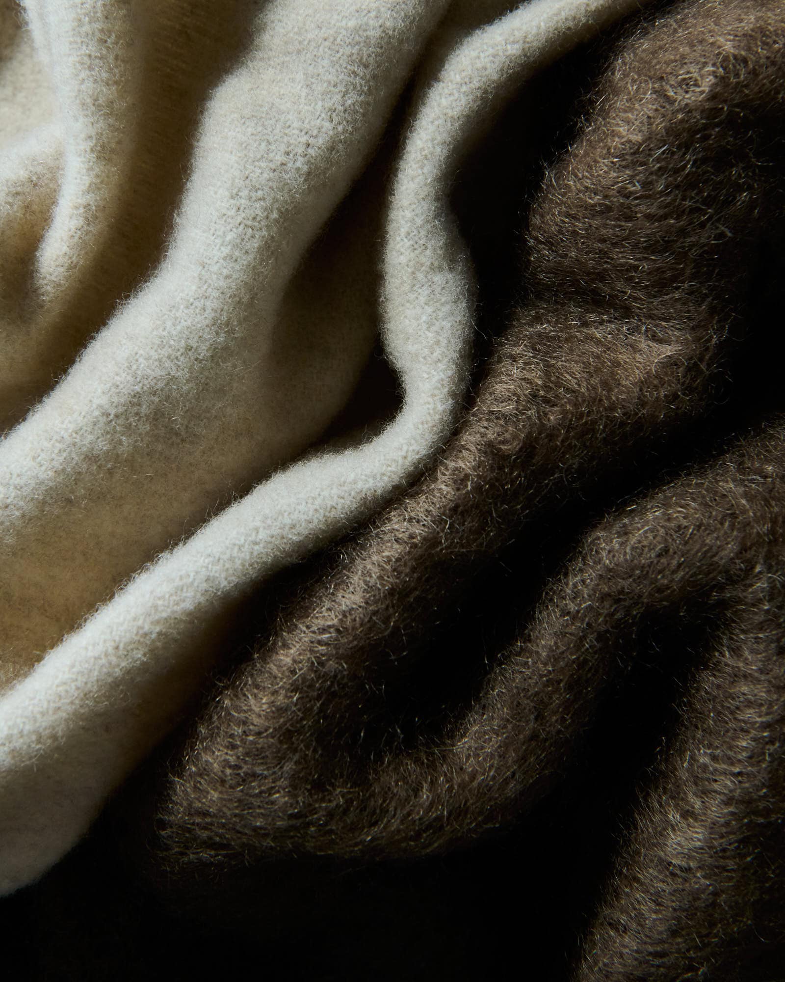 beige og brun pledd