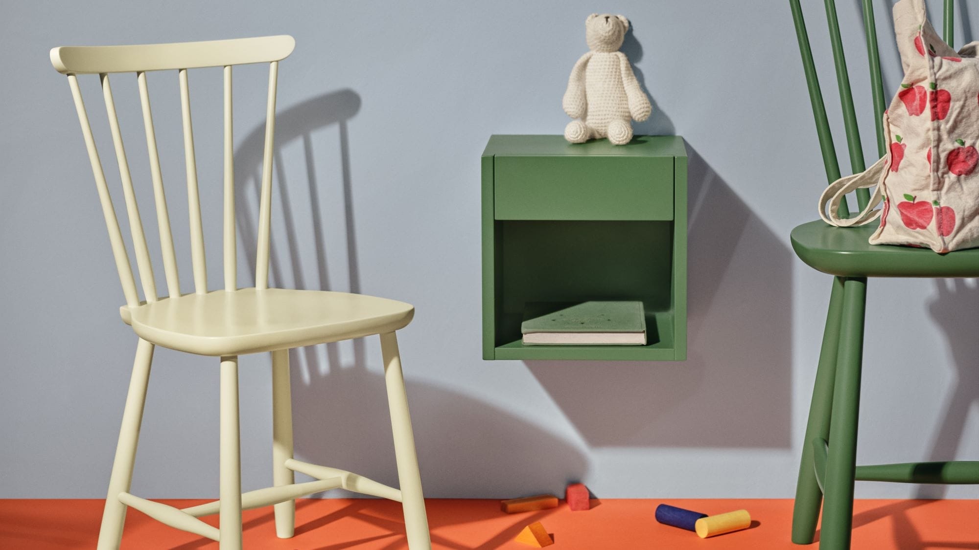 färgglada möbler i barnrum