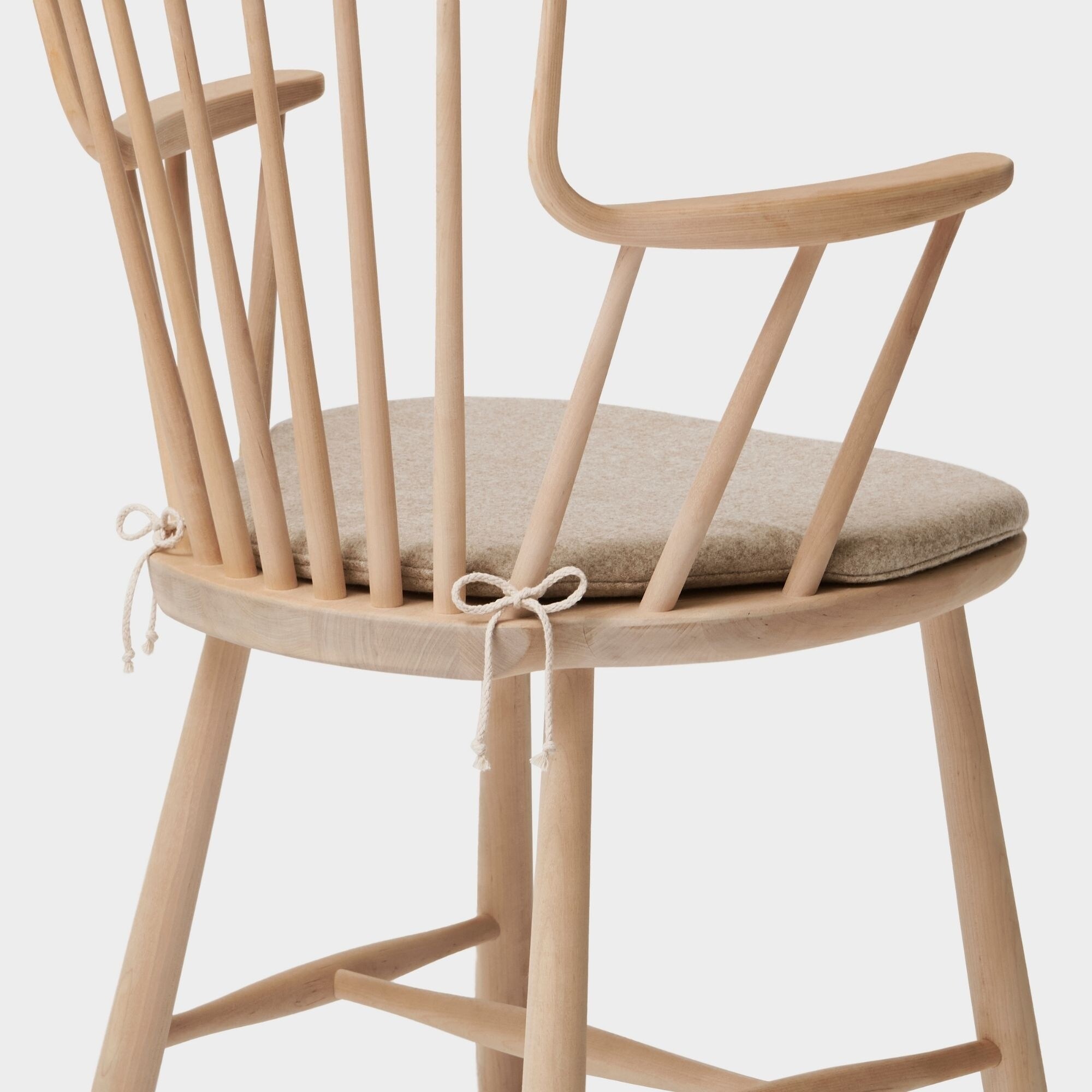Pinnekarmstol Stolpute Ull 100 beige
